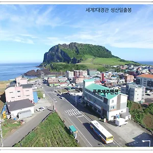 普柔恩济州旅馆 度假居 西归浦市